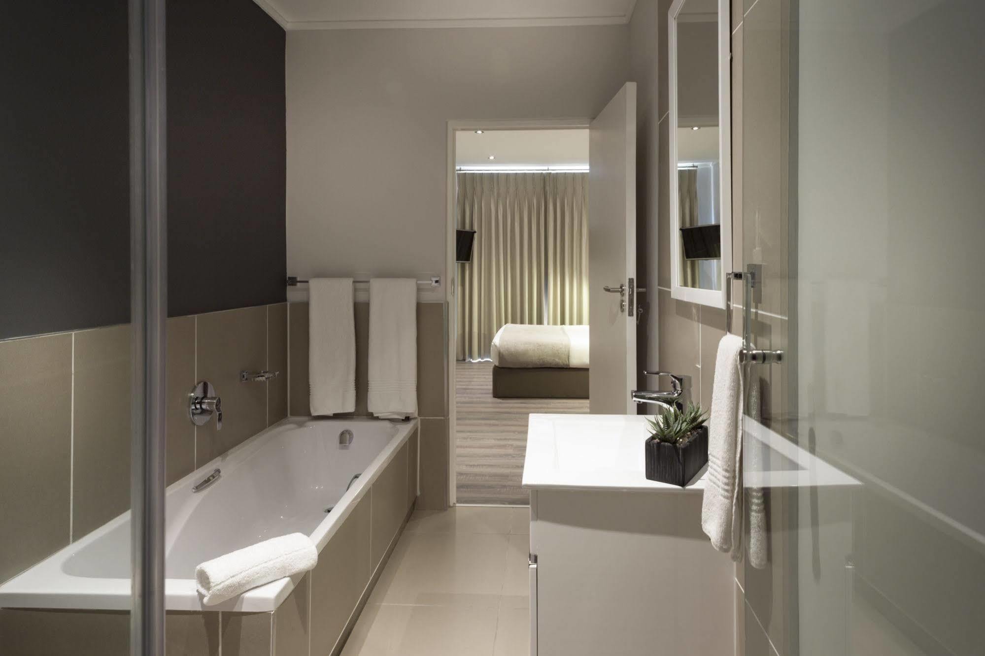 C.A.G - Upper East Side Apartment Sandton Ngoại thất bức ảnh
